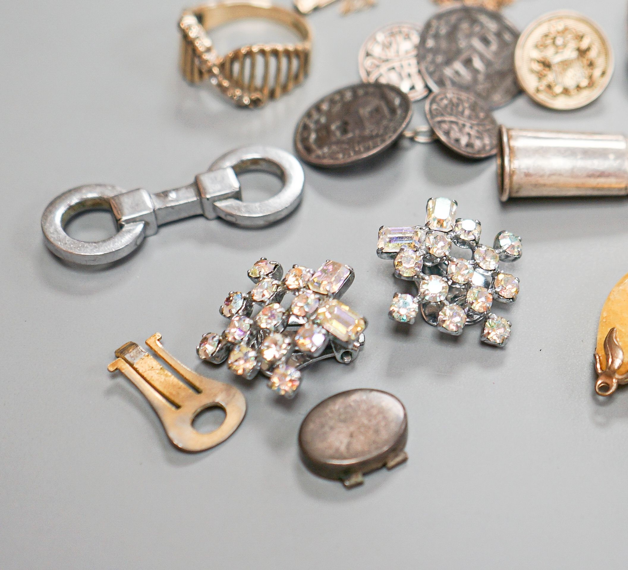 A 9ct ring and items of costume jewellery.